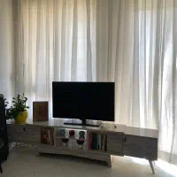 میز تلویزیون رنگ سفید و طوسی روشن