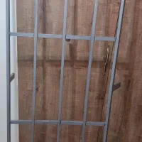کفی تخت خراب فلزی