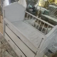 تخت گهواره‌ای کودک