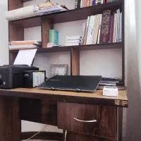 کتابخانه و میز تحریر