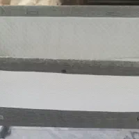 تخت کنار مادر