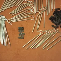 میخ و تنظیم کننده طناب چادر مسافرتی
