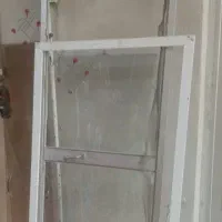 یک عدد درب و پنجره الومینیوم