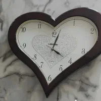 ساعت دیواری در حد نو