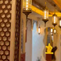ویتر و کمک بار (خانم)زیر ۳۰ سال