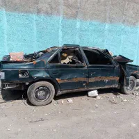 ماشین فنی سالم آماده روشن شدن لاستیک ها نو