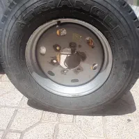یک عدد تایر با رینگ سالمه نیسان.