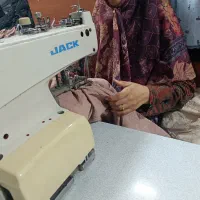 دکمه و مادگی زن