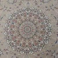 فرش کرم در حد نو