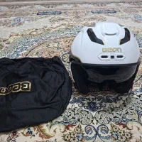 کلاه کاسکت برند beon در حد نو