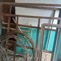میلگرد و درب پنجره کرومیت و میز