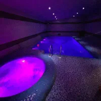 جکوزیو استخردار نوساز حیاط آلاچیق روفگاردن