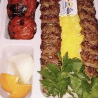 کارگر ساده وکمک آشپز نیارمندیم