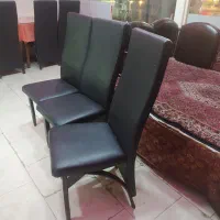 میز چوبی و صندلی چرمی