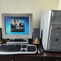 کامپیوتر ۲هسته با رم ۳ ddr2 هارد ۱۶۰ گرافیک ۵۱۲