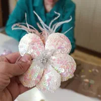 آموزش تخصصی تزیینات لباس جواهردوزی گل‌های پارچه ای
