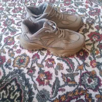 یک جفت کتونی