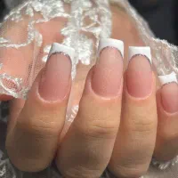 کاشت ناخن ۵۰۰ با ضمانت ماندگاری