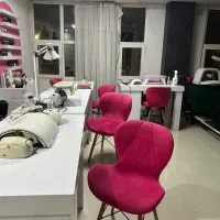 اجاره میز ناخون و مژه در سالن زیبایی
