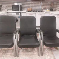 سه عدد صندلی