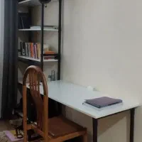کتابخانه و میز تحریر
