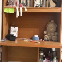 کتابخانه به همراه میز