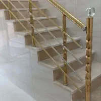 اجرای نرده استیل توسط خانم نصاب