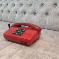 گوشی تلفن قرمز