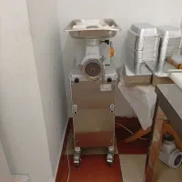 1 عدد یخچال و چرخ گوشت