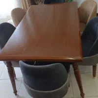 میز نهارخوری سالم و تمیز