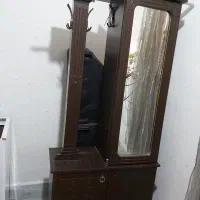جاکفشی و رخت آویز