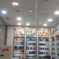 دکور مغازه.