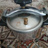 تعدادی وسیله آشپزخانه