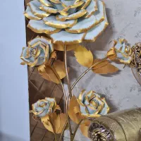 گل تزیینی کنار سالن
