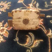 قفل درحیاط