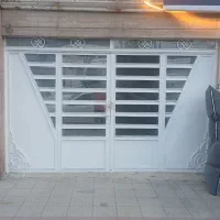 درب آهنی حیاط