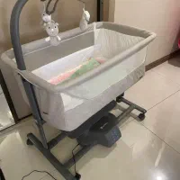 تخت کنار مادر