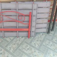تخت خواب و میز کامپیوتر