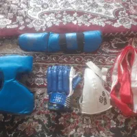 کفش ورزشی چمن  و لباس مبارزه