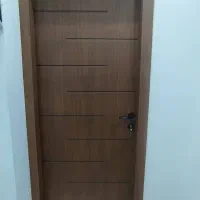 در اتاق رنگ فندقی