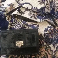 کیف چرم (700 تومان)، نیم بوت سایز 40و مانتو رایگان