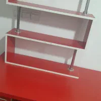 میز تحریر و کامپیوتر +کتابخانه