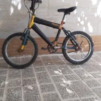 دو عدد دوچرخه ۱۶ و ۱۲
