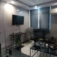 دونفر منشی و مدیر داخلی خانم برای سالن زیبایی