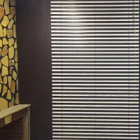 پرده کرکره ای واقعا در حد نو رنگ کرم و قهوه ای