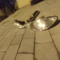 یک جفت چراغ جلوی درحد