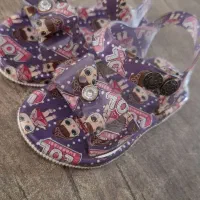 کفش و لباس بچگانه