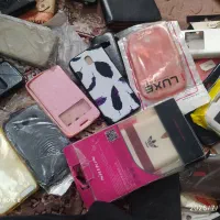 تعداد زیادی گارد گوشی ۳کیف پول