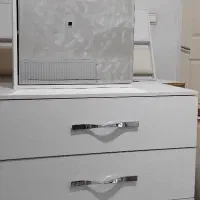 دراور و میزآرایش.‌ میزمطالعه