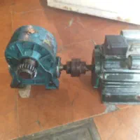 یک عدد دینام تک فاز ۳اسب ۱۴۰۰دور همراه گریبکس هلز